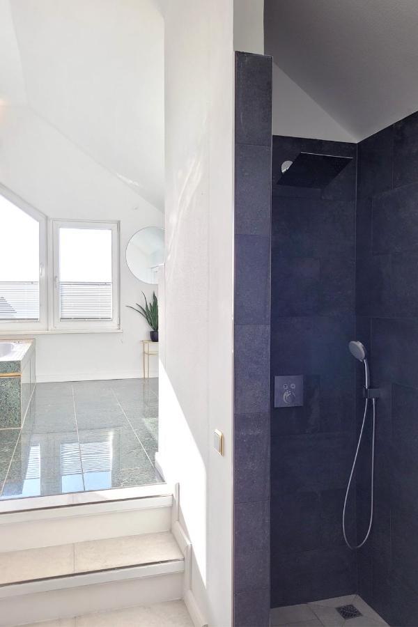 Grosse Penthouse Ferienwohnung Mit Meerblick, Sonnenterrasse & Luxusbad Von "Momentic" Sierksdorf Exterior foto