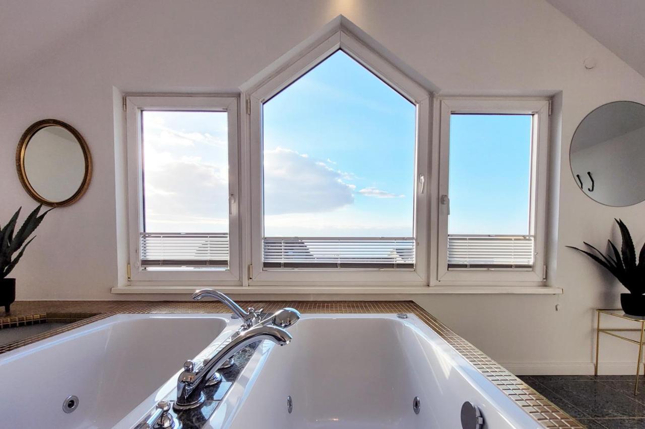 Grosse Penthouse Ferienwohnung Mit Meerblick, Sonnenterrasse & Luxusbad Von "Momentic" Sierksdorf Exterior foto