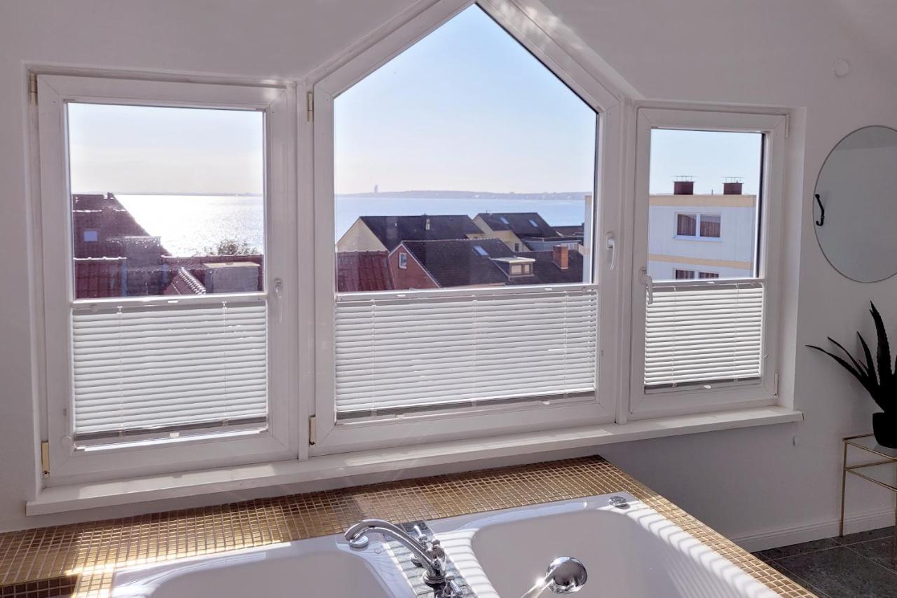 Grosse Penthouse Ferienwohnung Mit Meerblick, Sonnenterrasse & Luxusbad Von "Momentic" Sierksdorf Exterior foto